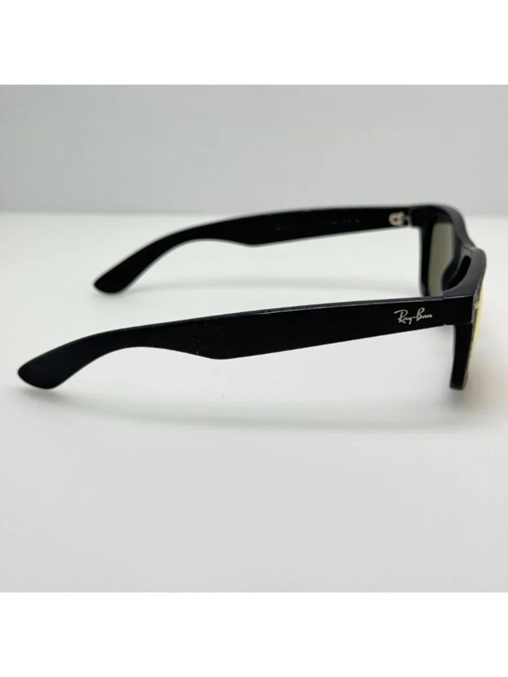 Ray Ban Sunglasses RB 2132 “New Wayfarer” 622/69 55-18 Italy Read Description